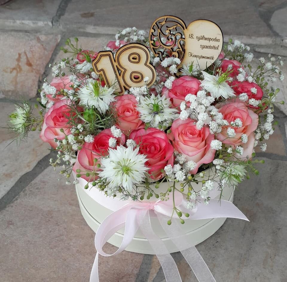 18. születésnapra készített virágdoboz