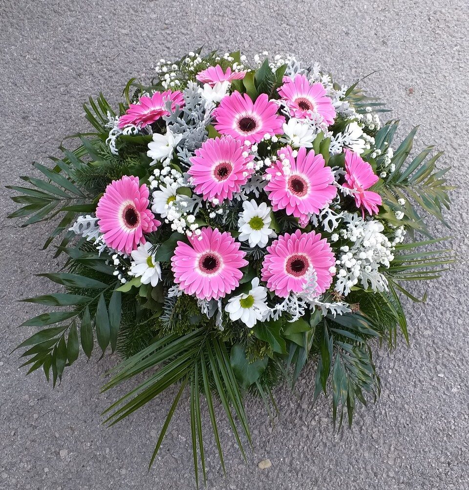 60 cm átmérőjű fekvő koszorú, gerberával