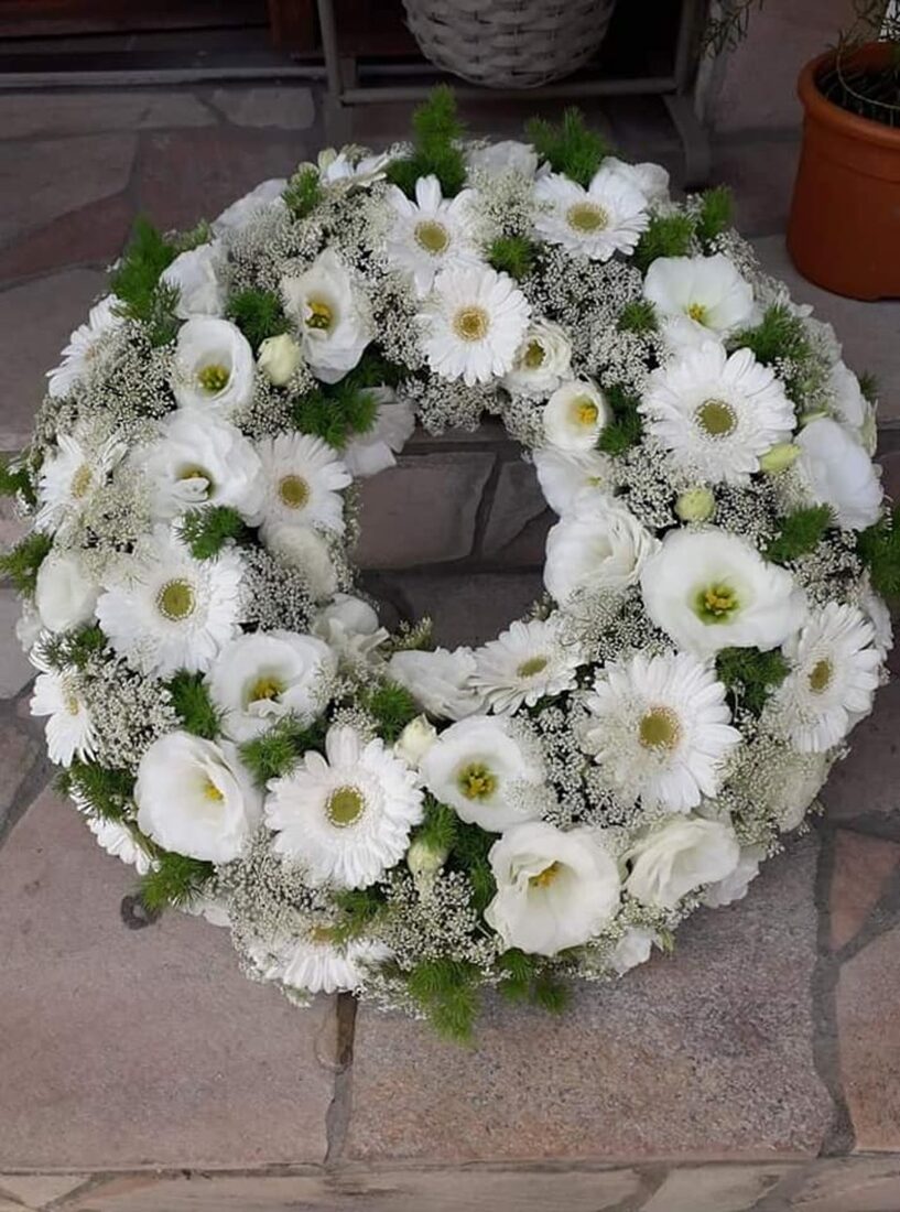 Tűzött, 50 cm átmérőjű, fekvő görög koszorú